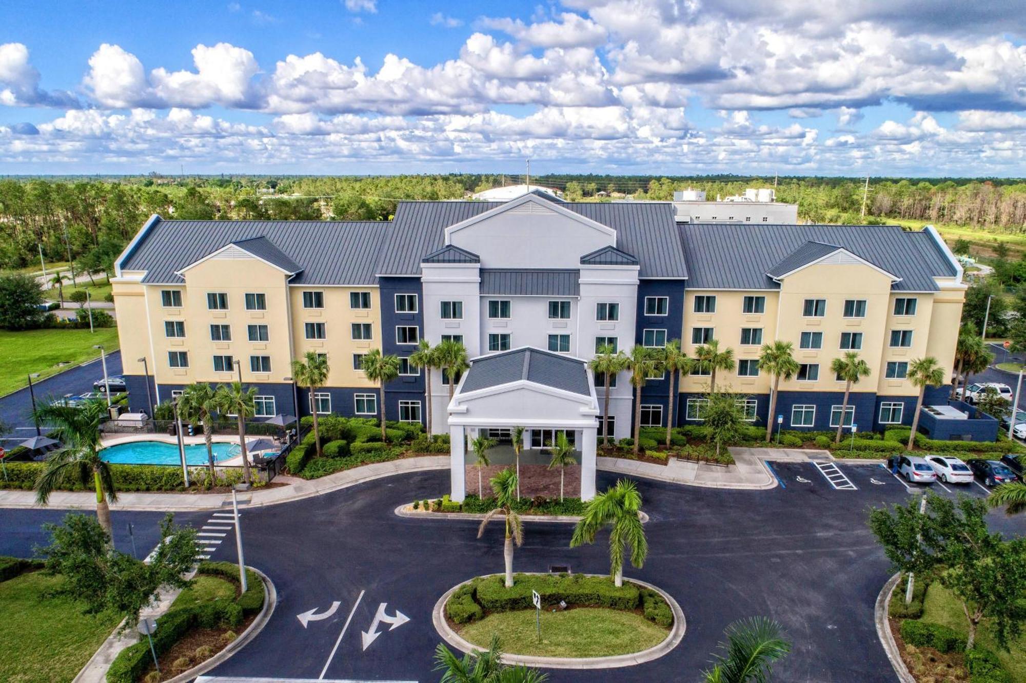 Fairfield Inn And Suites By Marriott Naples Golden Gate Exterior foto