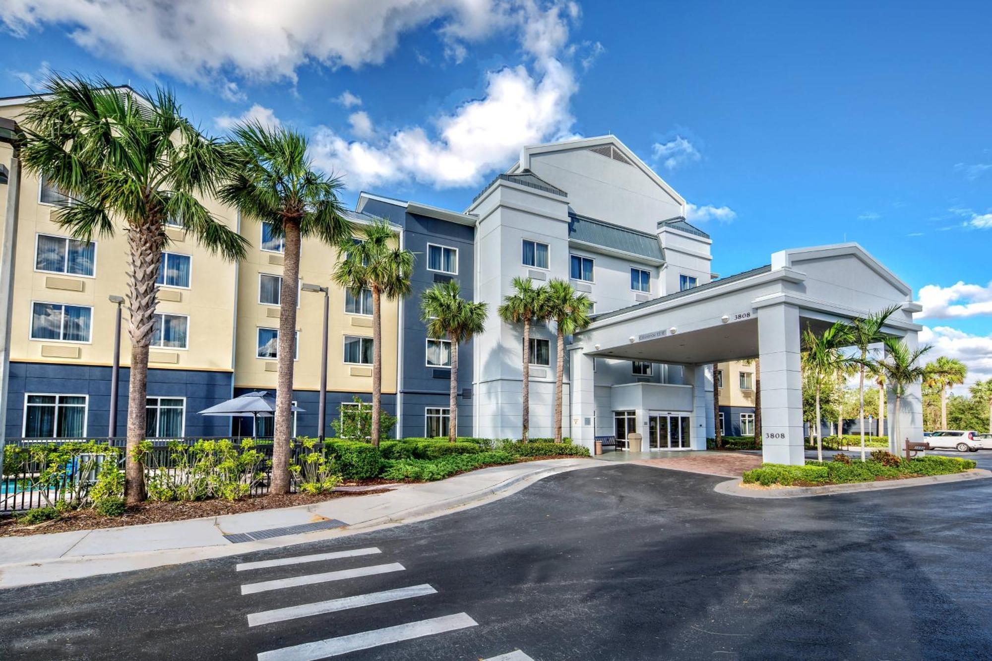Fairfield Inn And Suites By Marriott Naples Golden Gate Exterior foto